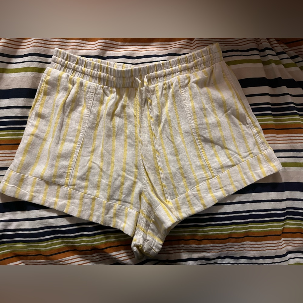 Universal Threads yellow and white linen striped shorts